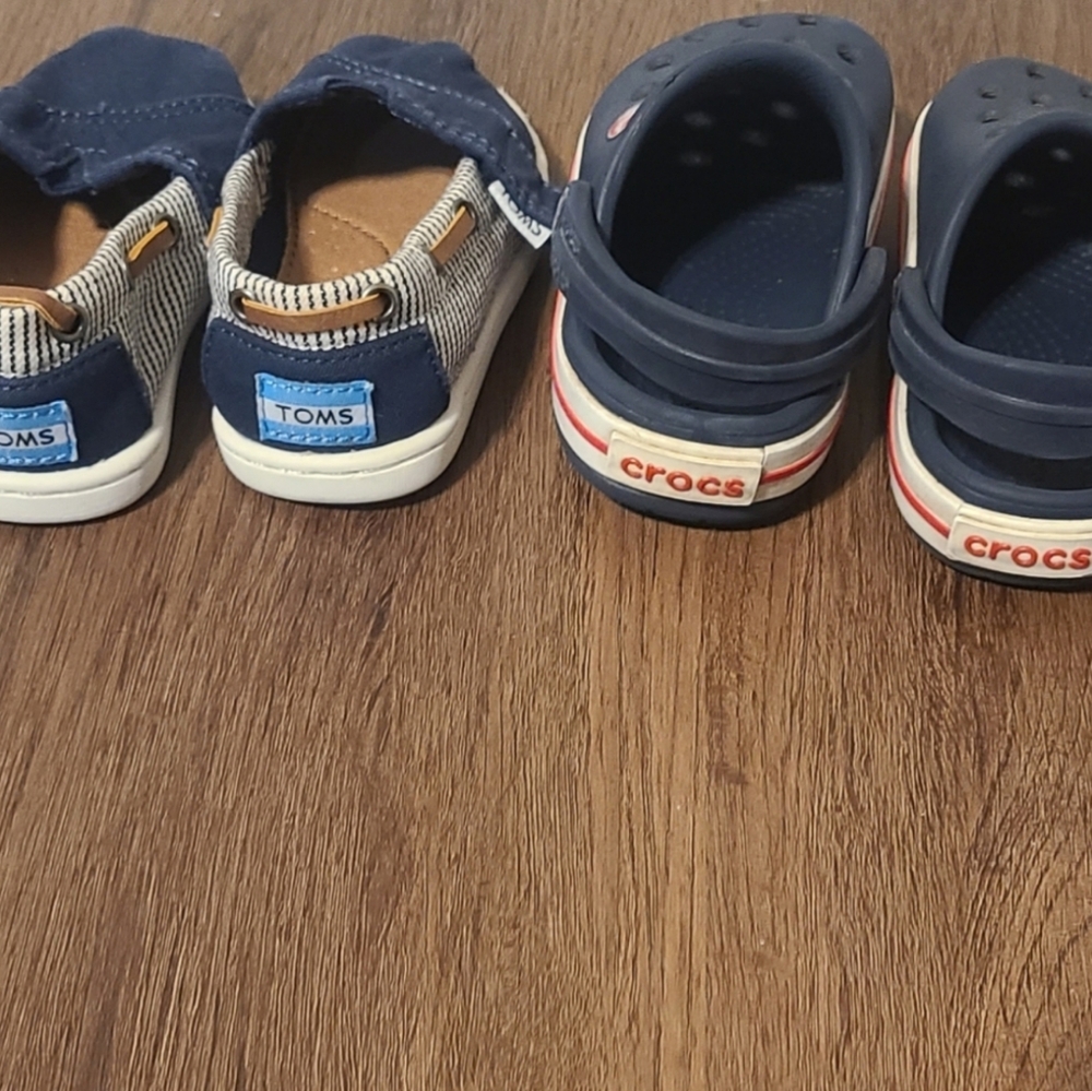 Size 5c Crocs and Tom's Bundle